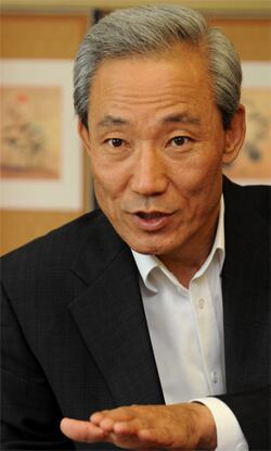 김종훈 통상교섭본부장이 조선비즈닷컴과의 인터뷰에서 FTA 전망에 대해 이야기하고 있다.