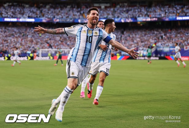 Messi Rd Card Messi's Dangerous Tackle Draws Red Card Calls, Sparks Criticism of Referees