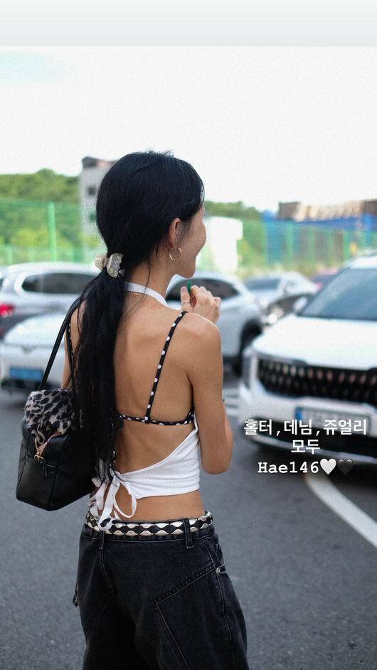 "엄태웅♥ 또 반하겠네"…윤혜진, 등이 훤히 다 보이는 '군살 0%'' 발레리나 뒤태