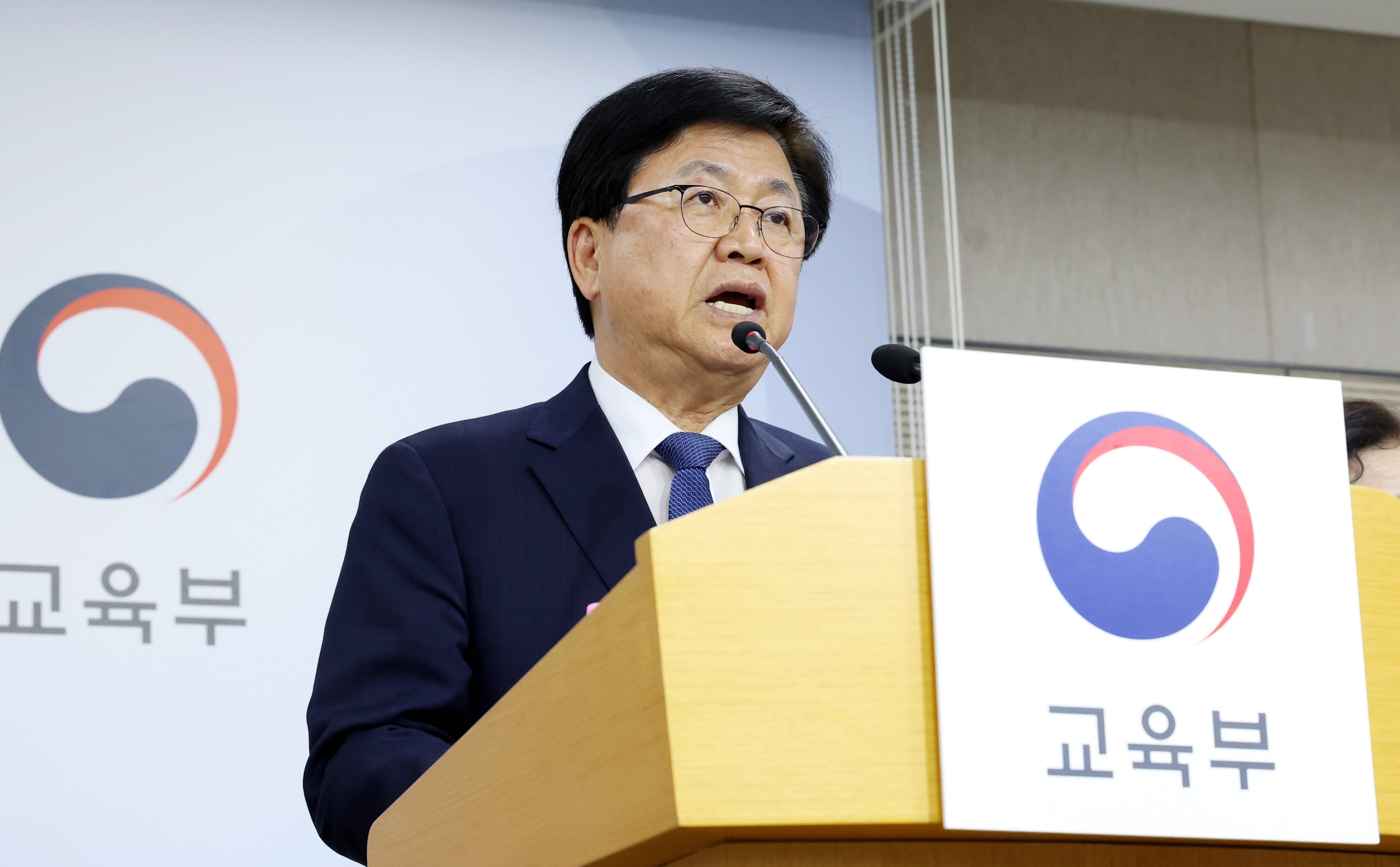 교육부 장관 “교육교부금 내국세 연동 유지돼야… 초과 재원 ‘미래기금 전출’ 검토”