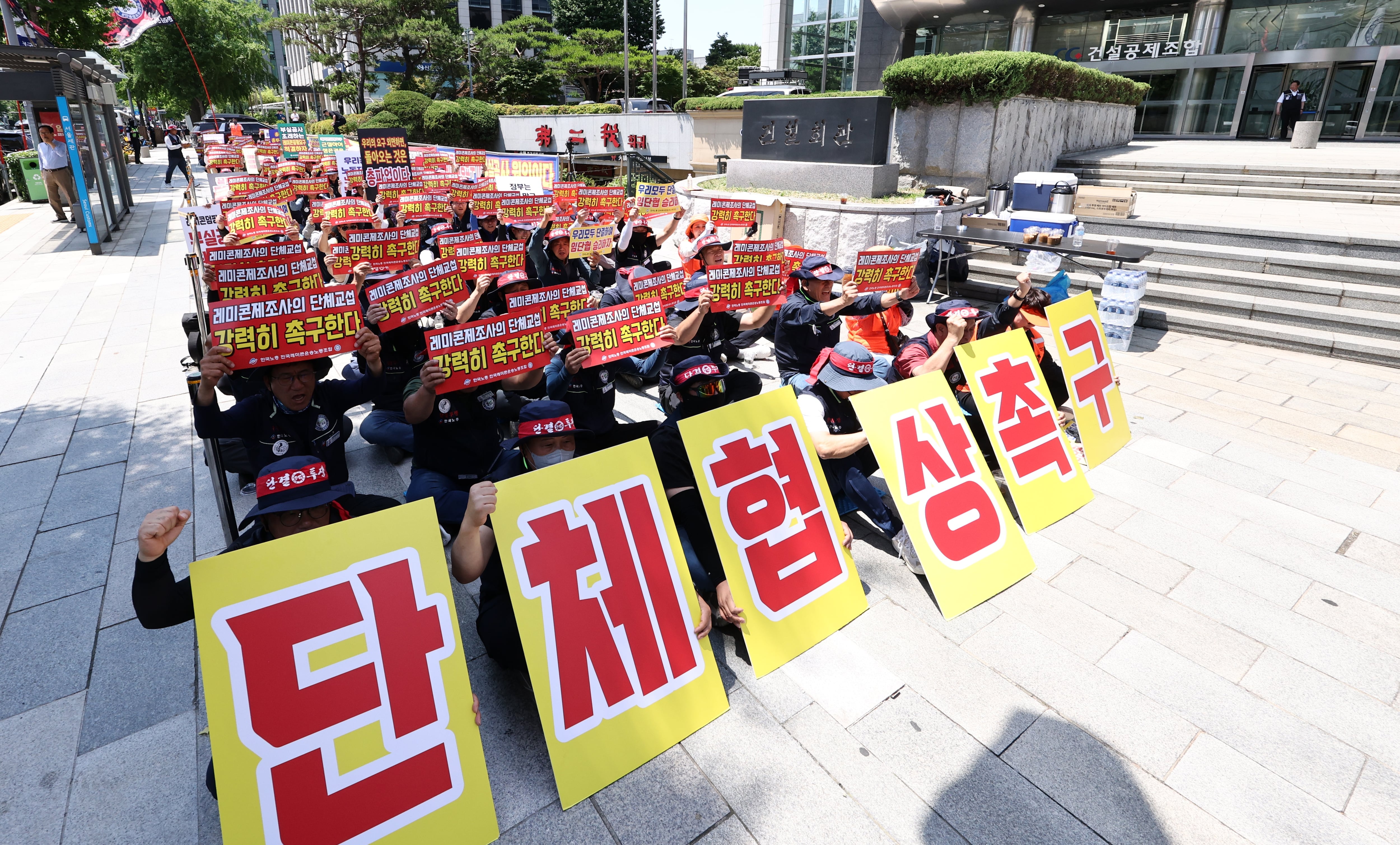 ‘레미콘 파업’ 제조사-노조 합의 결렬…이르면 13일 협상 재개