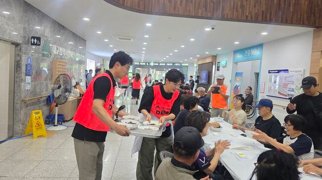 "사랑의 자장면 한 그릇에 온정 듬뿍"…대구시장애인체육회, 자장면 나눔봉사 실시