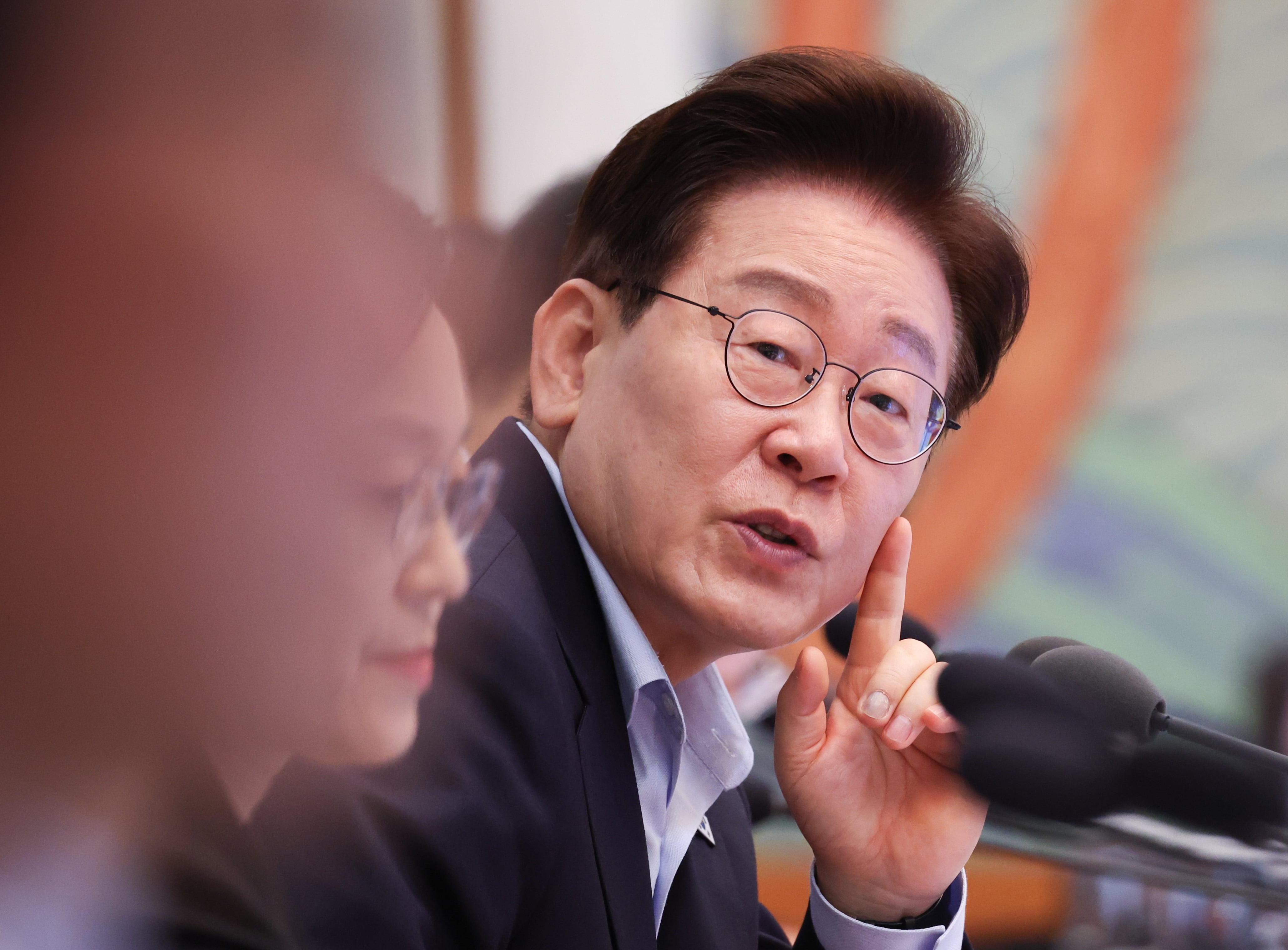 靑 “李 근저당, 은행 대출과 똑같지만 이자는 안 받아”
