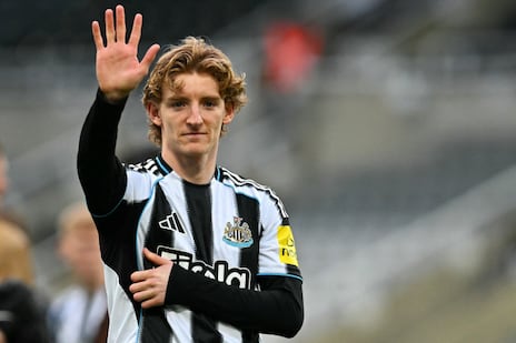 Gordon Completes €80M Transfer to FC Barcelona