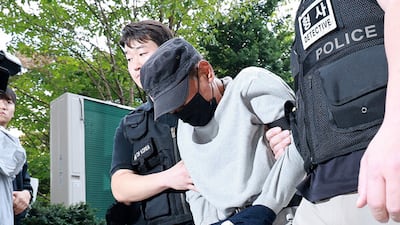 인천 구월동 상가에서 흉기 난동을 벌여 10명을 다치게 한 최충락(59)이 16일 인천 미추홀구 인천지방법원에서 열린 구속 전 피의자 심문(영장실질심사)에 출석하고 있다. photo 뉴스1