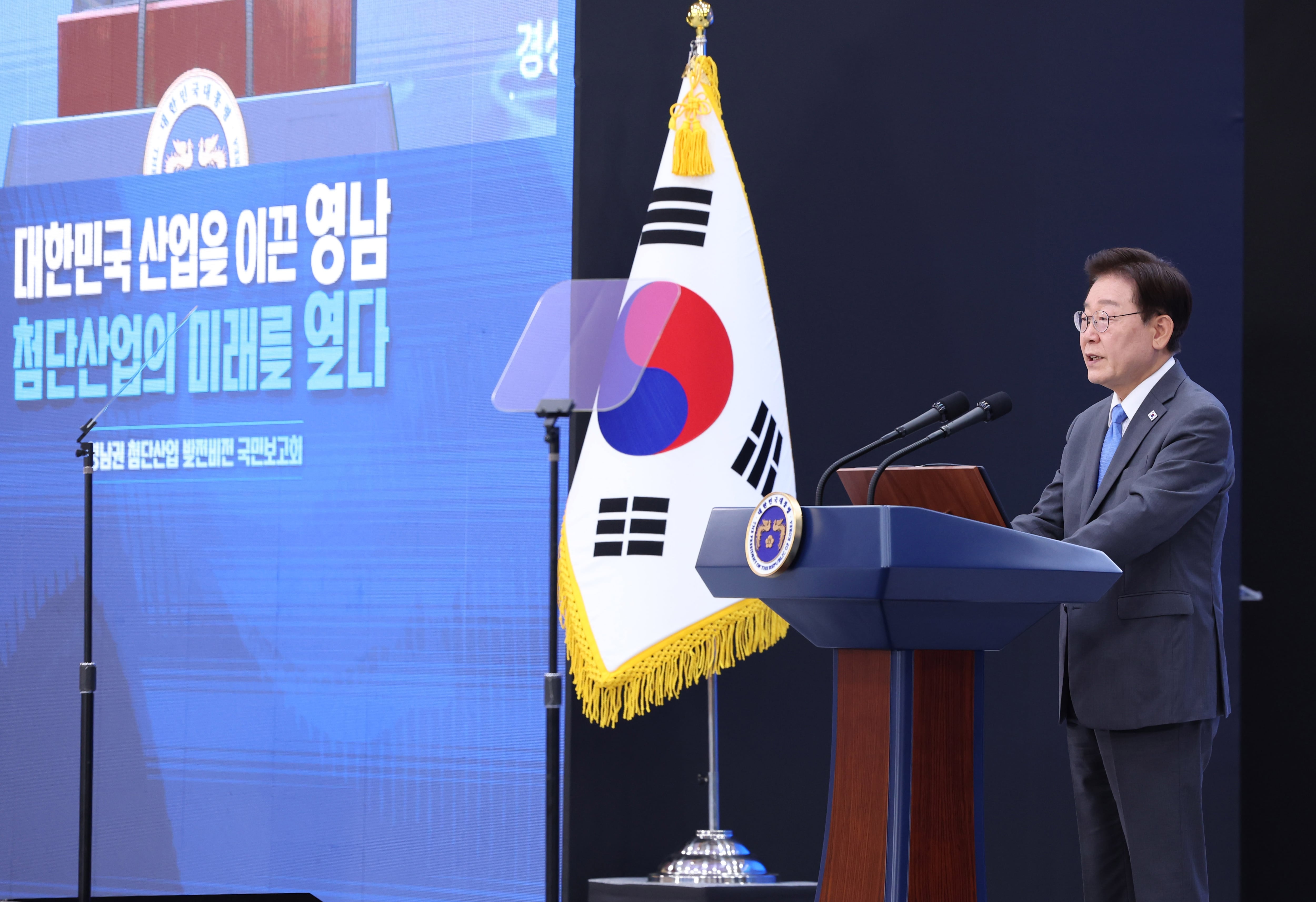 李 “영남권 제조업 세계 1위로”…312兆 투자 발표한 기업들