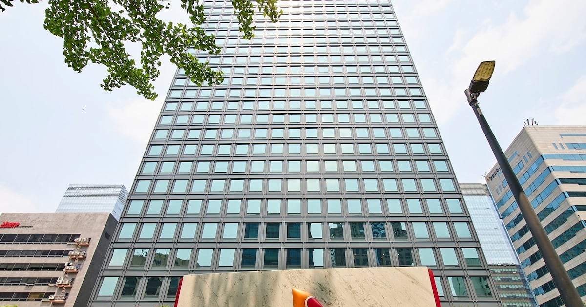 SK Group Retains Key CEOs for Stability, Future Growth - 조선일보