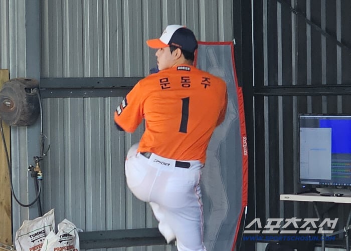 시즌 첫 불펜피칭에 나선 문동주. 김영록 기자