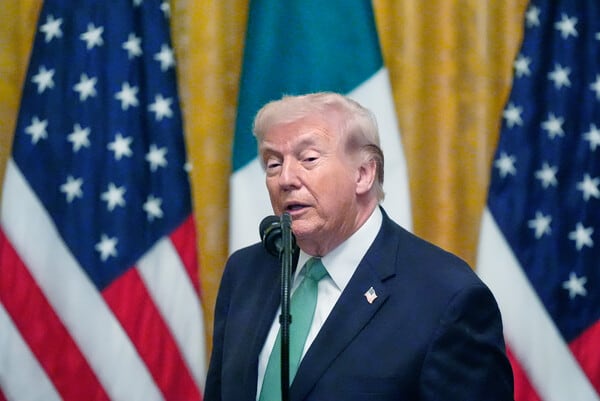 도널드 트럼프 미국 대통령이 17일(현지시간) 백악관에서 열린 성 패트릭 데이 행사에서 발언하고 있다. photo AP 연합뉴스