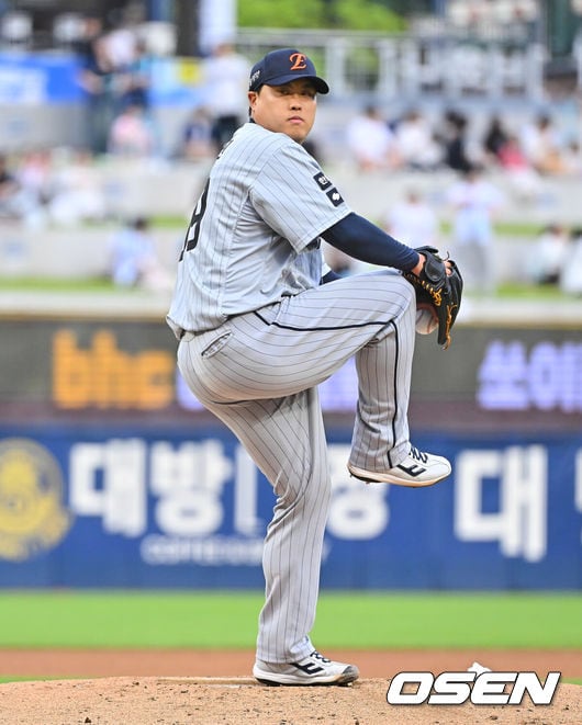 '리빙 레전드' 류현진·강민호·최정·최형우의 신기록 릴레이…'역대 최다 관중' 전반기를 빛낸 대기록