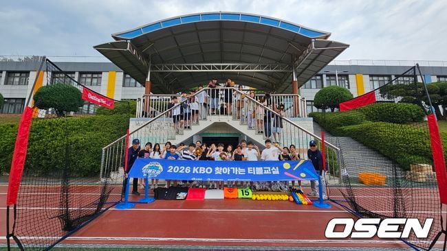 ‘헐크’ 이만수, 김포 개곡초 어린이 팬들 만났다…KBO 찾아가는 티볼교실 개최 “꿈만 같은 시간”