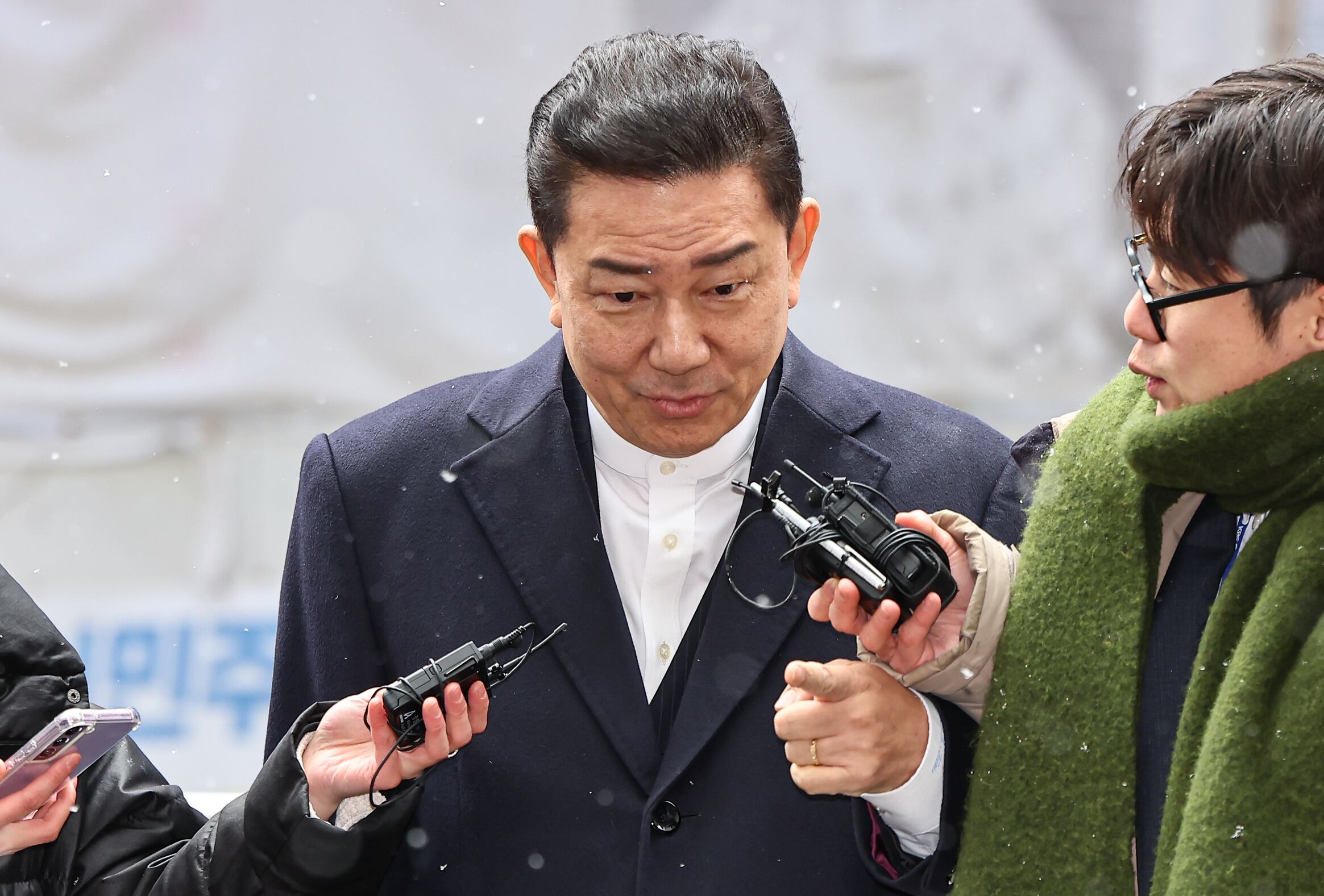 김병기 더불어민주당 전 원내대표가 12일 서울 여의도 민주당사에서 열리는 윤리심판원 회의에 출석하고 있다./뉴스1