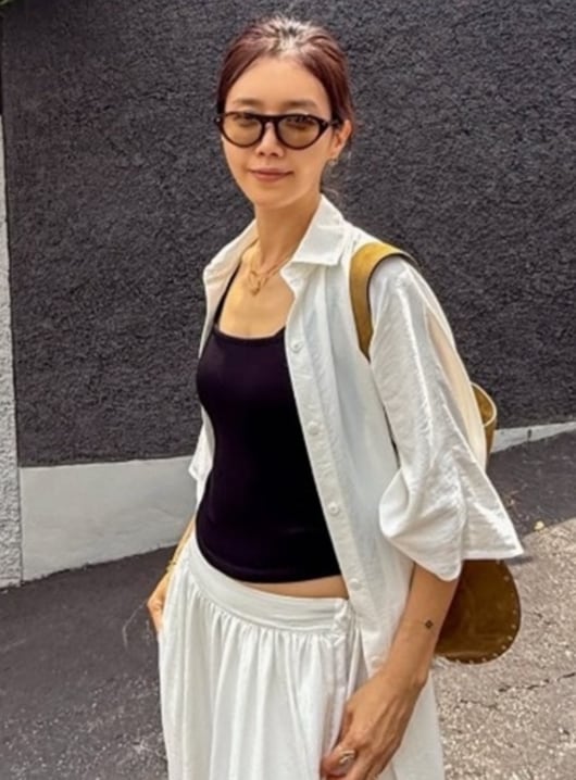 "54세 맞아?" 채정안, 크롭톱도 완벽 소화…군살 제로