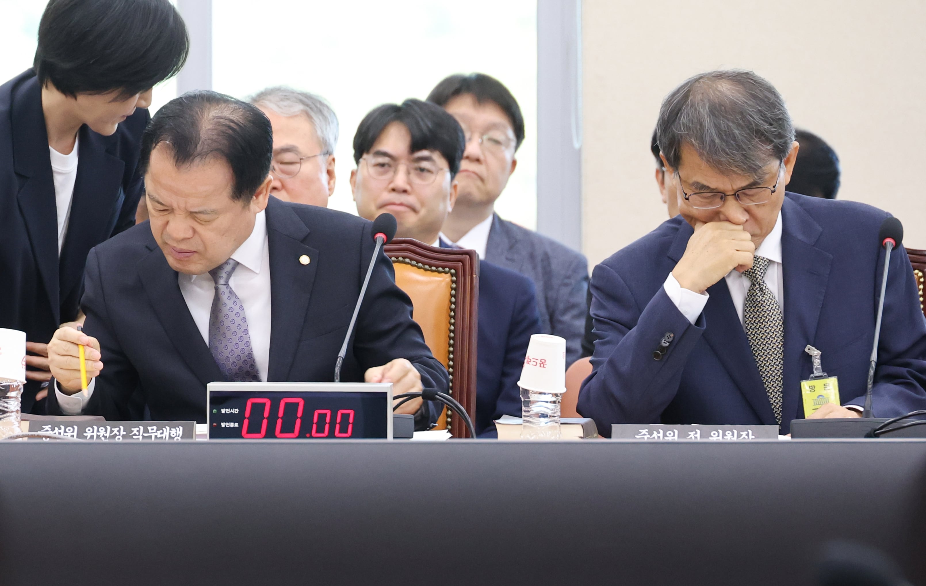 “모른다” “기억없다”…눈 귀 닫은 허수아비 선관위원들