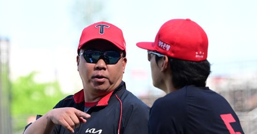 조선일보 스포츠 포토 이범호 감독과 김도영