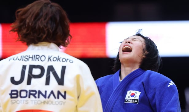 장세윤 '결승갑니다'
(나고야=연합뉴스) 김동민 기자 = 30일 일본 나고야 아이치 인터내셔널 아레나에서 열린 2026 아이치·나고야 아시안게임 유도 여자 52㎏급 준결승 한국 장세윤과 일본 후지시로 고코로 경기. 장세윤이 승리한 뒤 기뻐하고 있다. 2026.9.30
image@yna.co.kr
(끝)
<저작권자(c) 연합뉴스, 무단 전재-재배포, AI 학습 및 활용 금지>