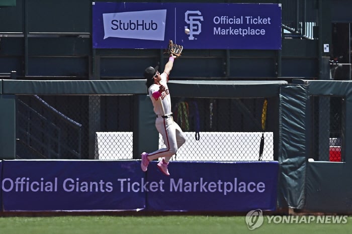 "정후, 8월에는 와?" 2년전 그때, 애타게 기다린 이유가 있었다, "악몽의 장벽 극복한 브로맨스" 펜스 트라우마 날린 놀라운 허슬 플레이, 이어지는 SF 현지 찬사