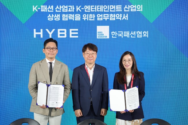 하이브, 한국패션협회와 손잡았다…K-팝 IP 기반 패션 비즈니스 본격 확대