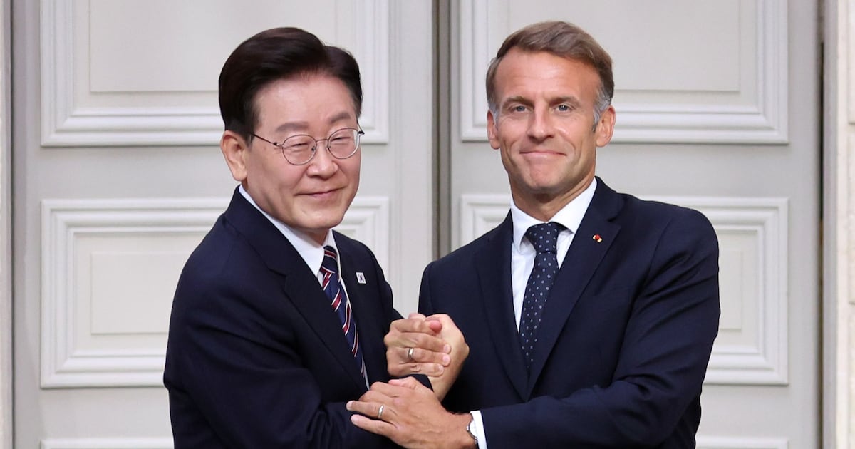 Korea-France summit talks on Hormuz Strait coalition