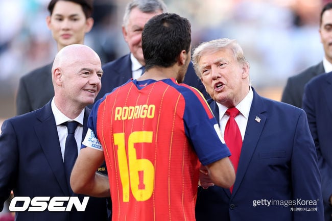 "썩어 빠진 FIFA, 인판티노 시대는 끝났다" 트럼프 전화에 징계 유예+에어컨 켜고 쿨링타임, 라리가 회장의 직격탄