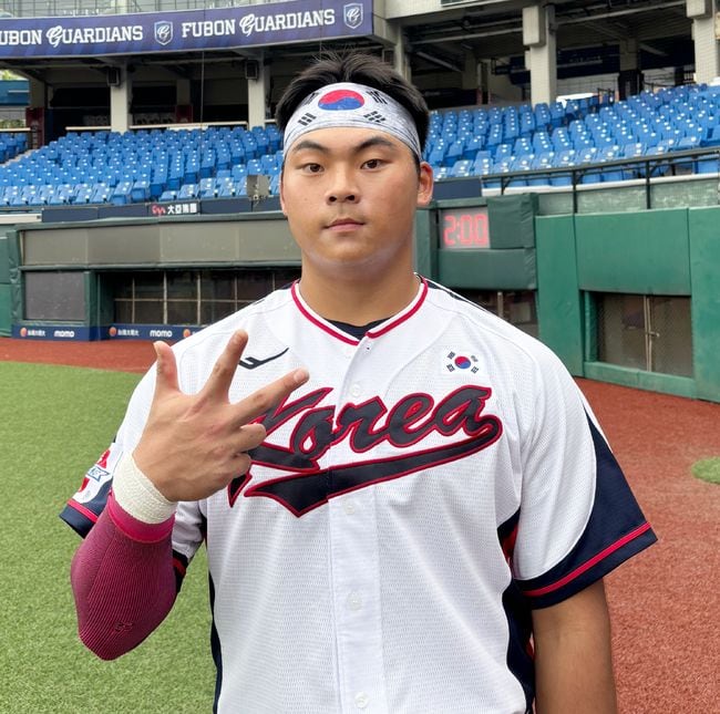 188cm·110kg 거구인데 발까지 빠르다…‘트중박 영상’ 찾아보던 18세 외야수, 태극마크 달고 첫 홈런 쾅! miniatura