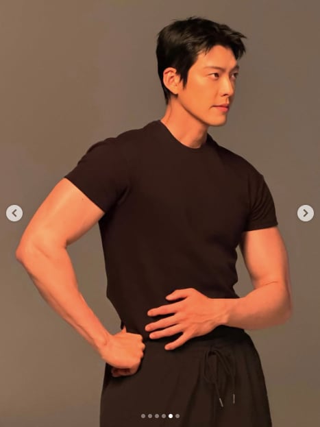 김우빈, ♥신민아와 결혼 후 상남자 됐네..비현실적인 팔뚝 ‘감탄’