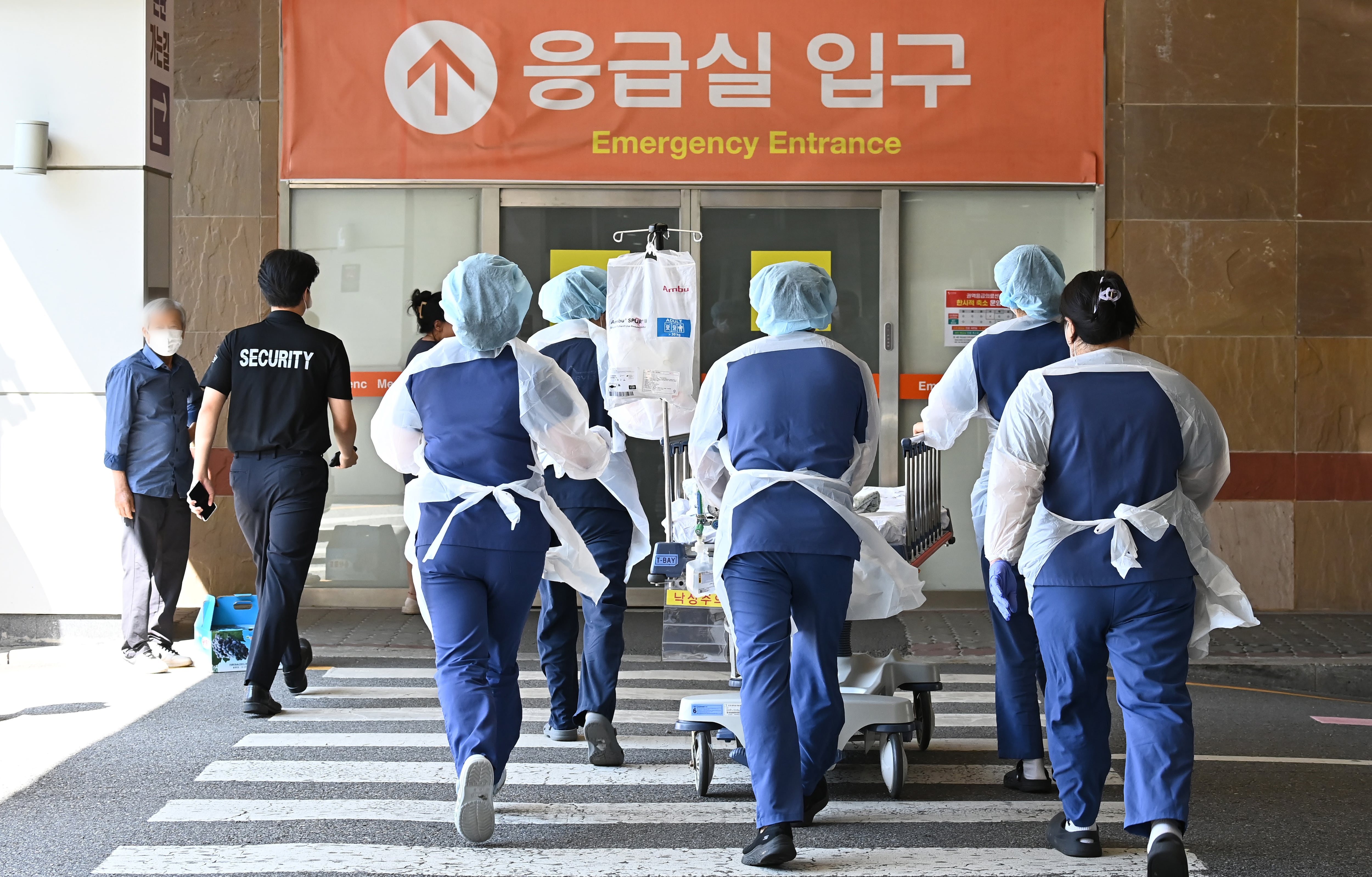 전문의 7명 사의 표명한 아주대병원... 경찰 사과할까