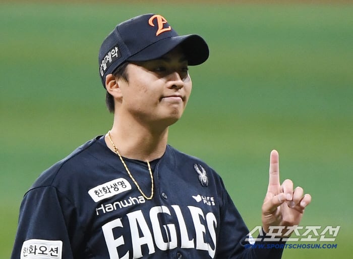 꽉 채운 전반기, 1승이면 바뀌는 역사…한화의 '유일 선택' 틀리지 않았다, "후반기도 궁금하네요"