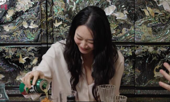 소맥 말아주는 신민아 실존.. 이영지 "언니가 하라는 건 다 할 듯"('차쥐뿔')