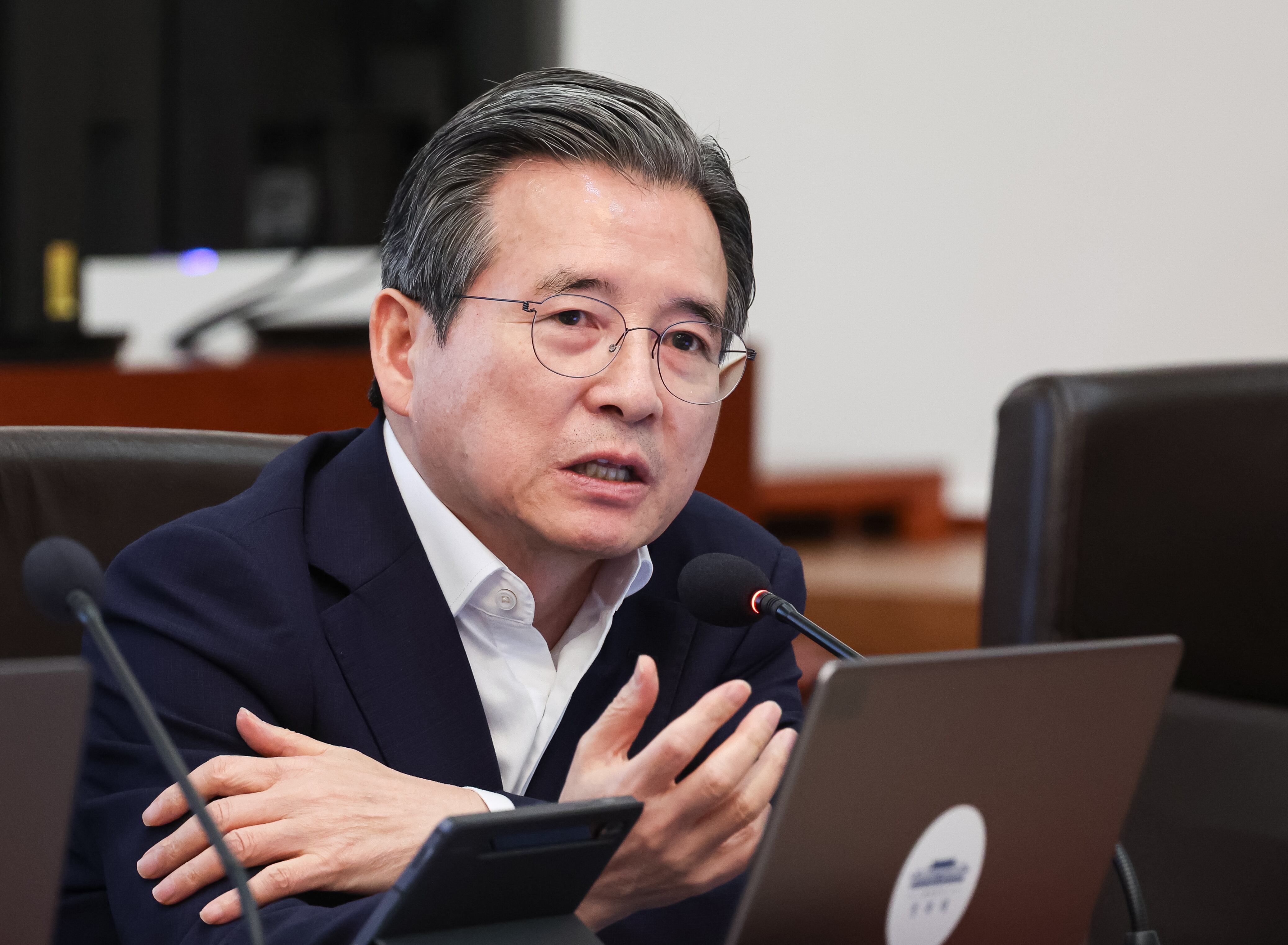 김용범 정책실장이 25일 청와대에서 열린 국무회의에서 발언을 하고 있다. /뉴스1