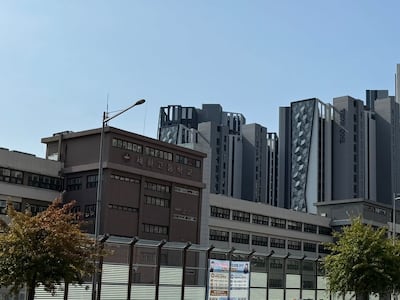 서울 서초구 반포동 세화고, 세화여고와 인근 '반포 래미안 트리니원' 아파트 전경 / 정해용 기자
