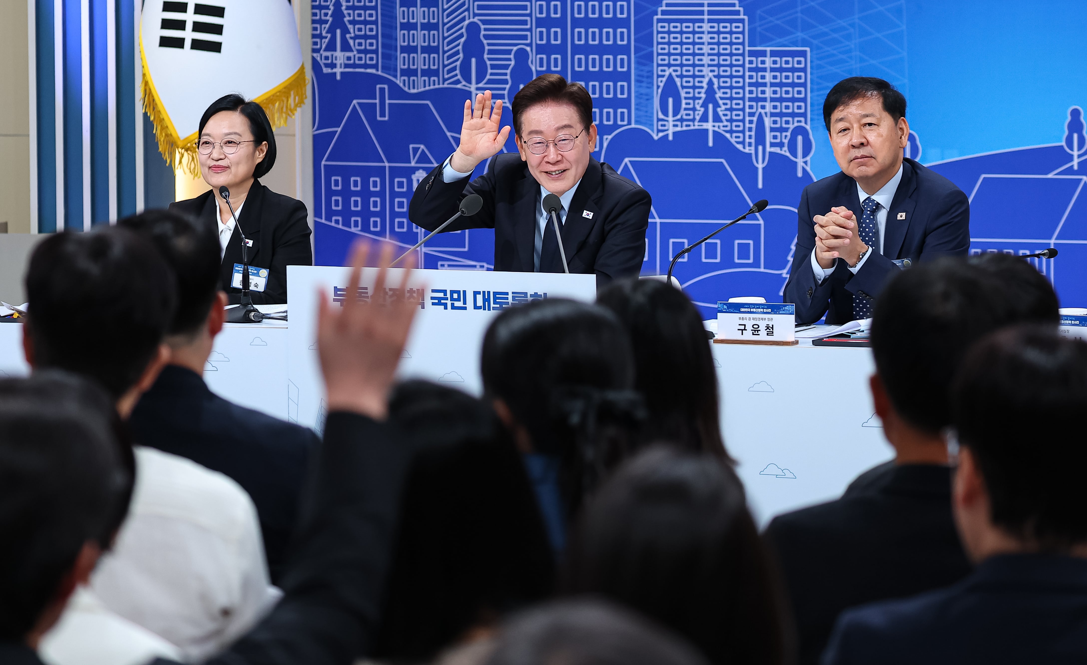 李 “보유세, 실거주는 감면… 초고가 주택 가중”