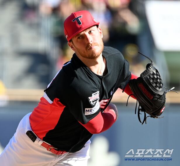 KIA's Adam Oller Narrowly Misses No-Hitter