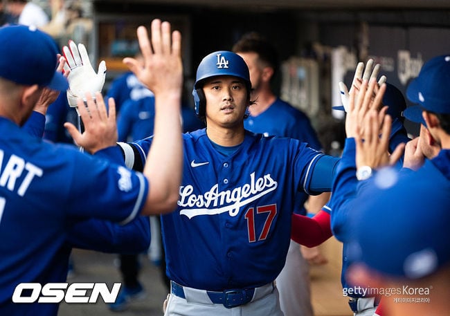 "아빠의 힘인가" 오타니, 경기 시작하자마자 또 날렸다! 비거리 126m 초대형 홈런 '괴력'