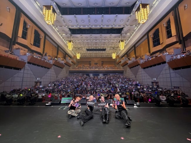 엑스러브, 독보적 퍼포먼스로 日 도쿄도 홀렸다