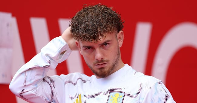 Elliottb Elliott Rejects MLS Move as Career Step Back