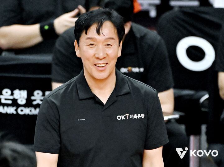 OK저축은행 신영철 감독, 사령탑 300승 달성
