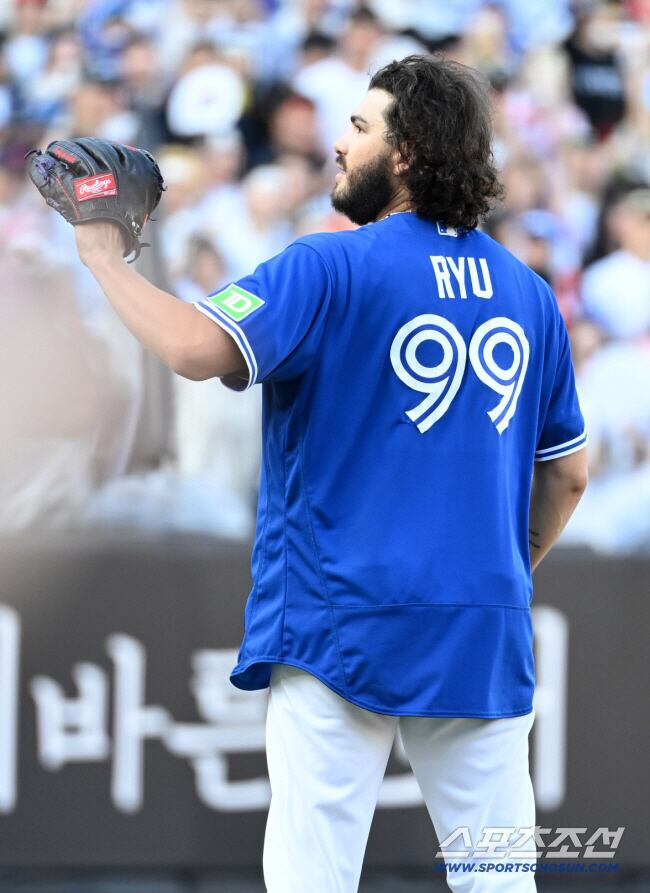 ◇토론토 유니폼을 입은 폰세의 로테이션 입지가 여전히 불확실하다는 분석이 나왔다. 대전=허상욱 기자wook@sportschosun.com