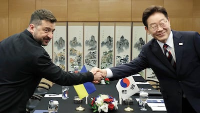 지난 7월 이재명 대통령과 볼로디미르 젤렌스키 우크라이나 대통령(왼쪽)이 튀르키예 앙카라에서 열린 나토정상회의 기간 중 별도 정상회담을 열고 있다. photo 뉴시스