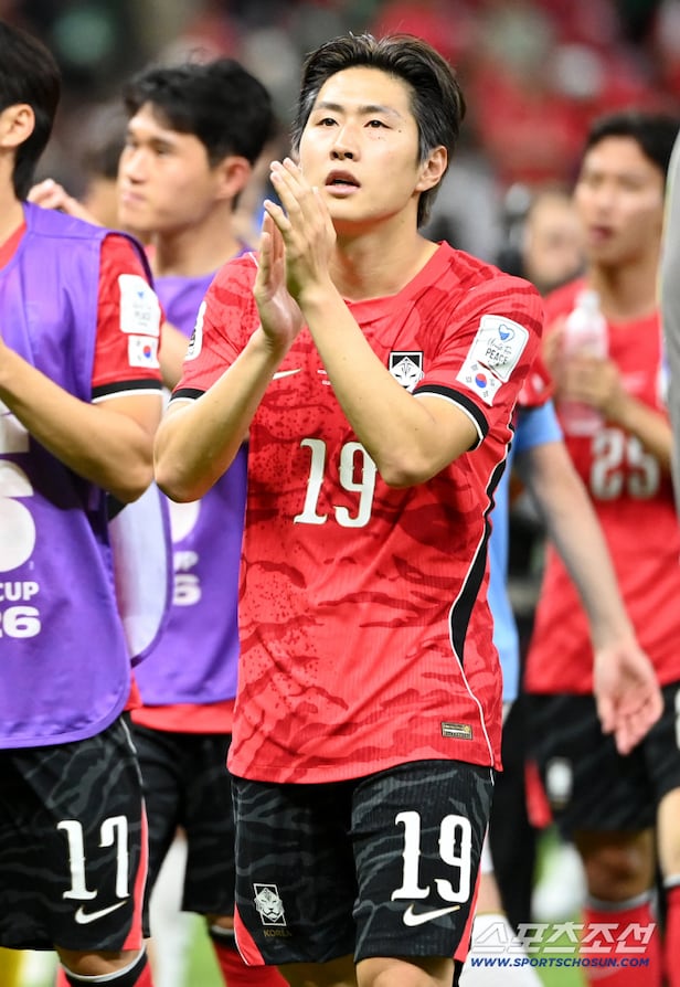 12일(한국시각) 멕시코 과달라하라 사포판의 에스타디오 과달라하라에서 열린 2026 북중미월드컵 대한민국과 체코의 경기. 대한민국이 2대1로 승리했다. 이강인이 팬들에게 인사하고 있다. 사포판(멕시코)=허상욱 기자wook@sportschosun.com/2026.06.12/