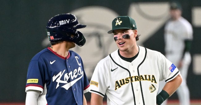 이정후와 트래비스 바자나의 만남 장면