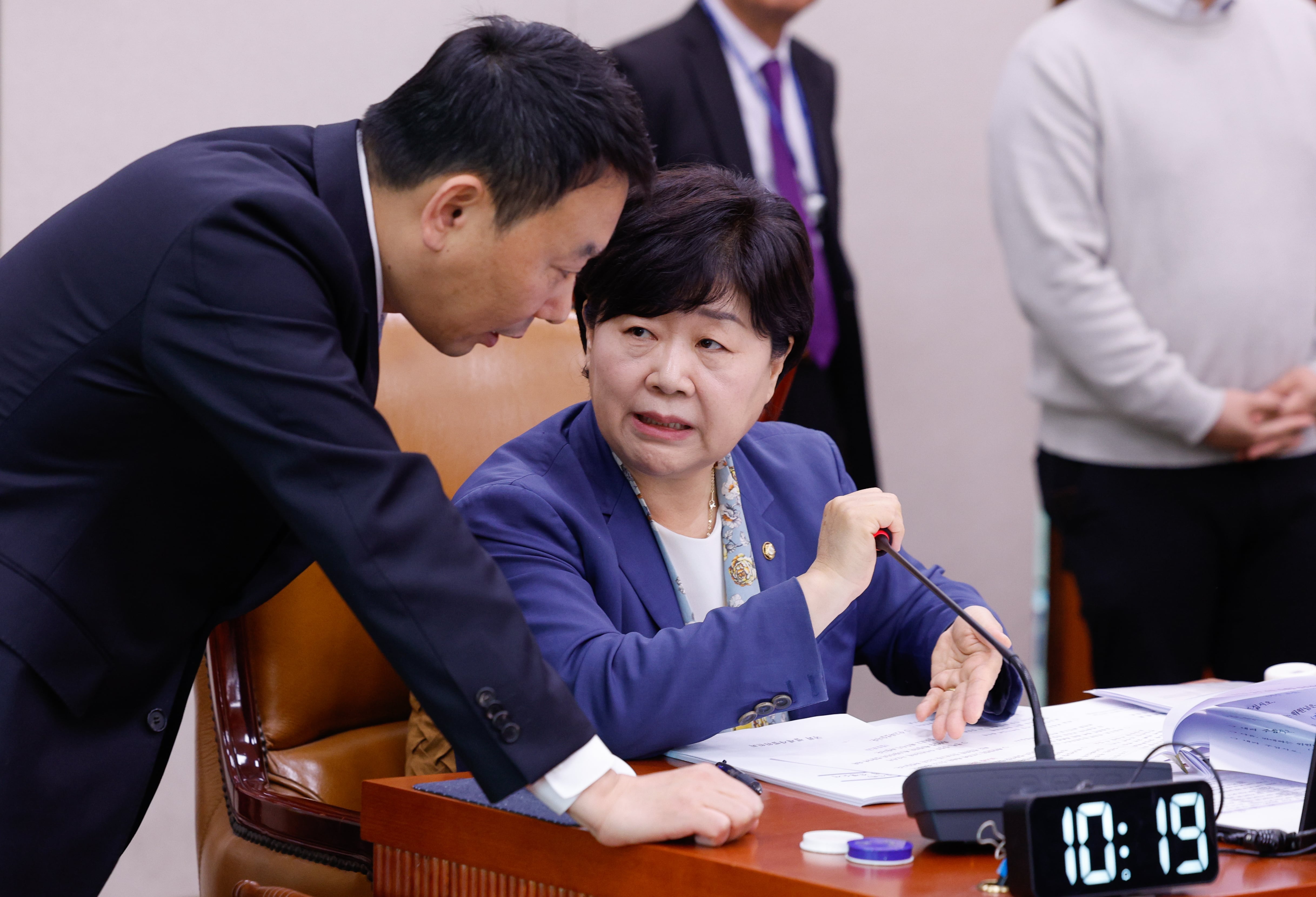 與野, 법사위원장 두고 기싸움…민주 “억지 주장” vs 국힘 “사법 파괴 막아내야”