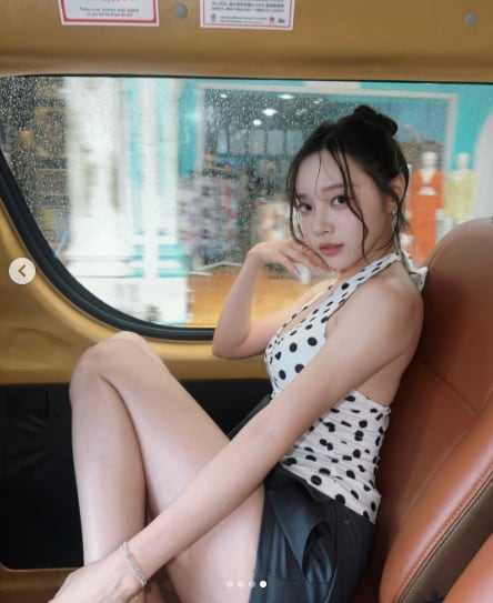 이솔이, ‘42kg’라더니 넘사벽 몸매..차 안에서 화보 찍었네