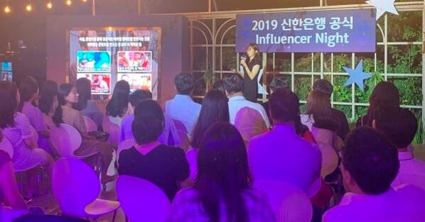 남녀노소 몰리는 유튜브에 공 들이는 은행들 - 뉴스 썸네일 이미지