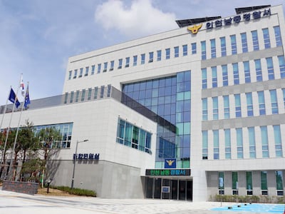 나체로 주택가 배회… 40대 男, 테이저건 맞고 체포