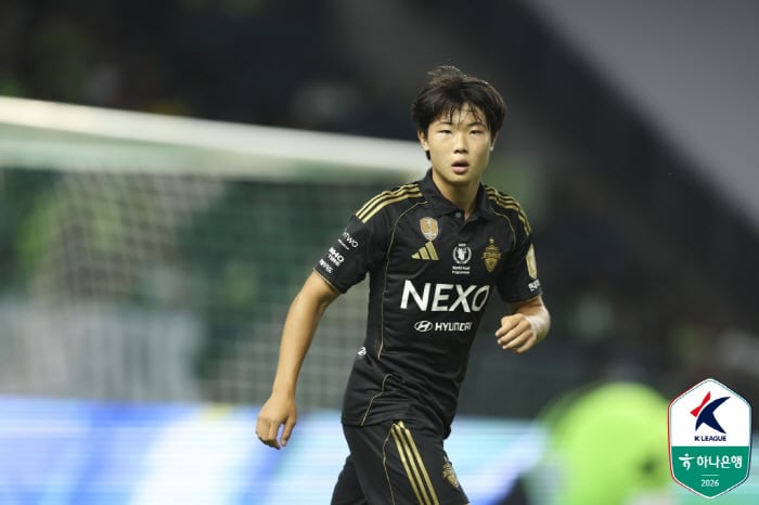 답은 역시 K리그다...한국축구 절망→희망 바꾼 '슈퍼루키' 김예건의 환상 드리블