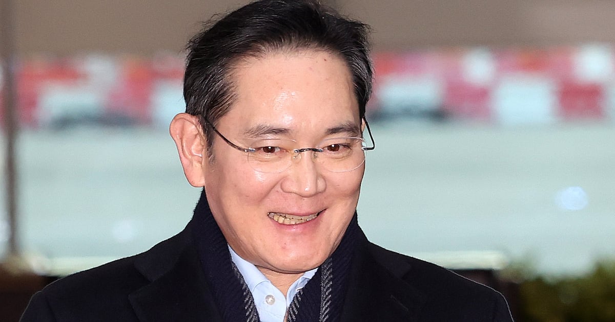 Chairmanwon Samsung Chairman's Stock Value Surpasses 50 Trillion Won
