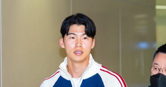 공항 인터뷰 장면 보도 이미지