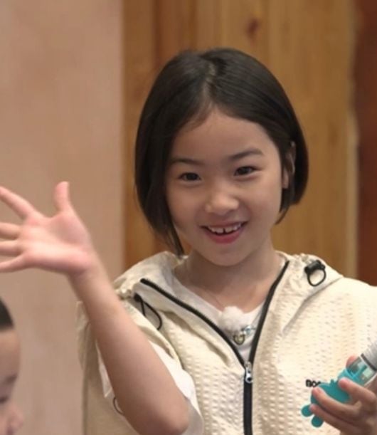 유재석이 용돈 준 아이..'허경환 조카' 리아, 얼굴도 예쁜데 아이돌 끼 폭발