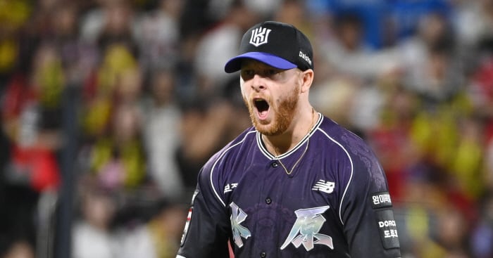 KT's Daniel Dominates After Lee Kang-cheol's Castro Rebuke - 조선일보